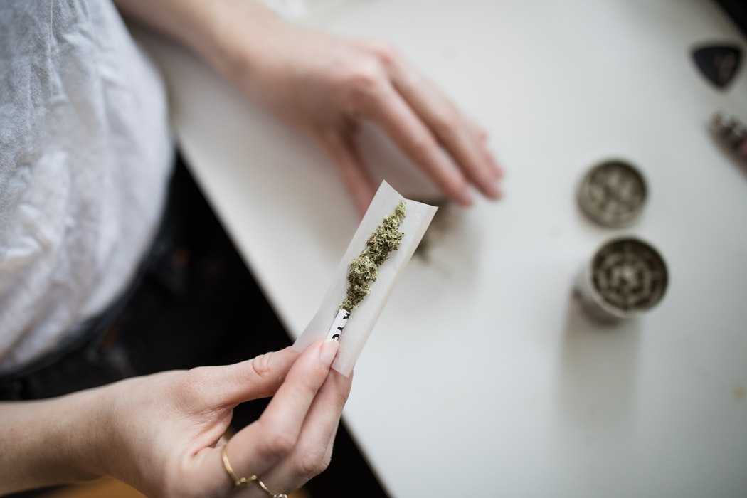 how to roll a joint how to roll a joint
