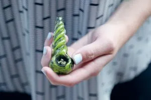 glass smoking pipes and bowls