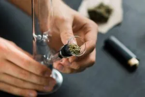 Weed in Bong (1)